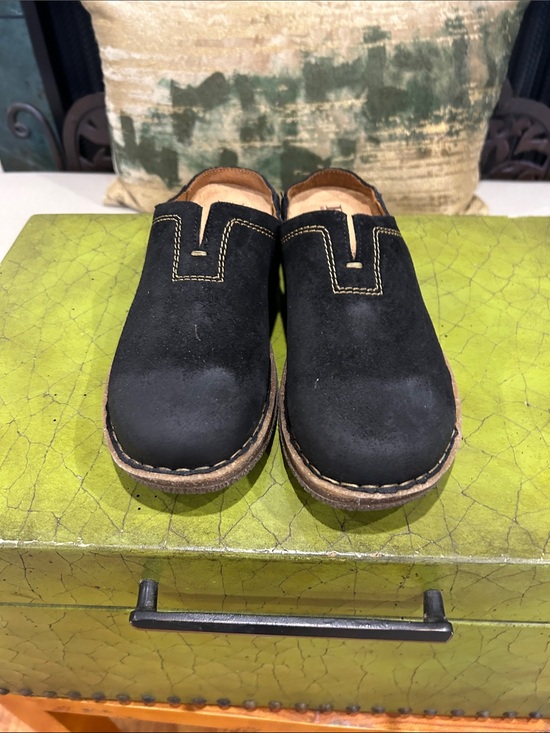 Born Shoes - Born Seanna Black distressed 8.5 NWOT tags Suede Clogs with Contrast Stitching